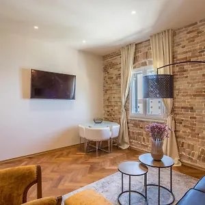 Riva - The Heart Of Palace Apartment